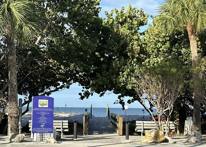Apartment Seaside Retreat #2.